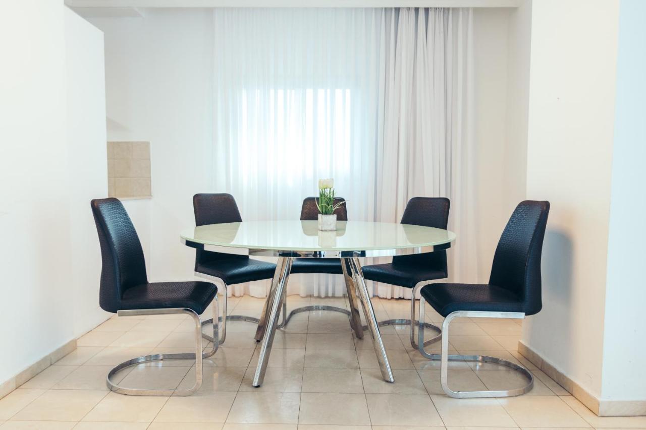 Almog Beach Apartments מגדלי חוף הכרמל חיפה المظهر الخارجي الصورة