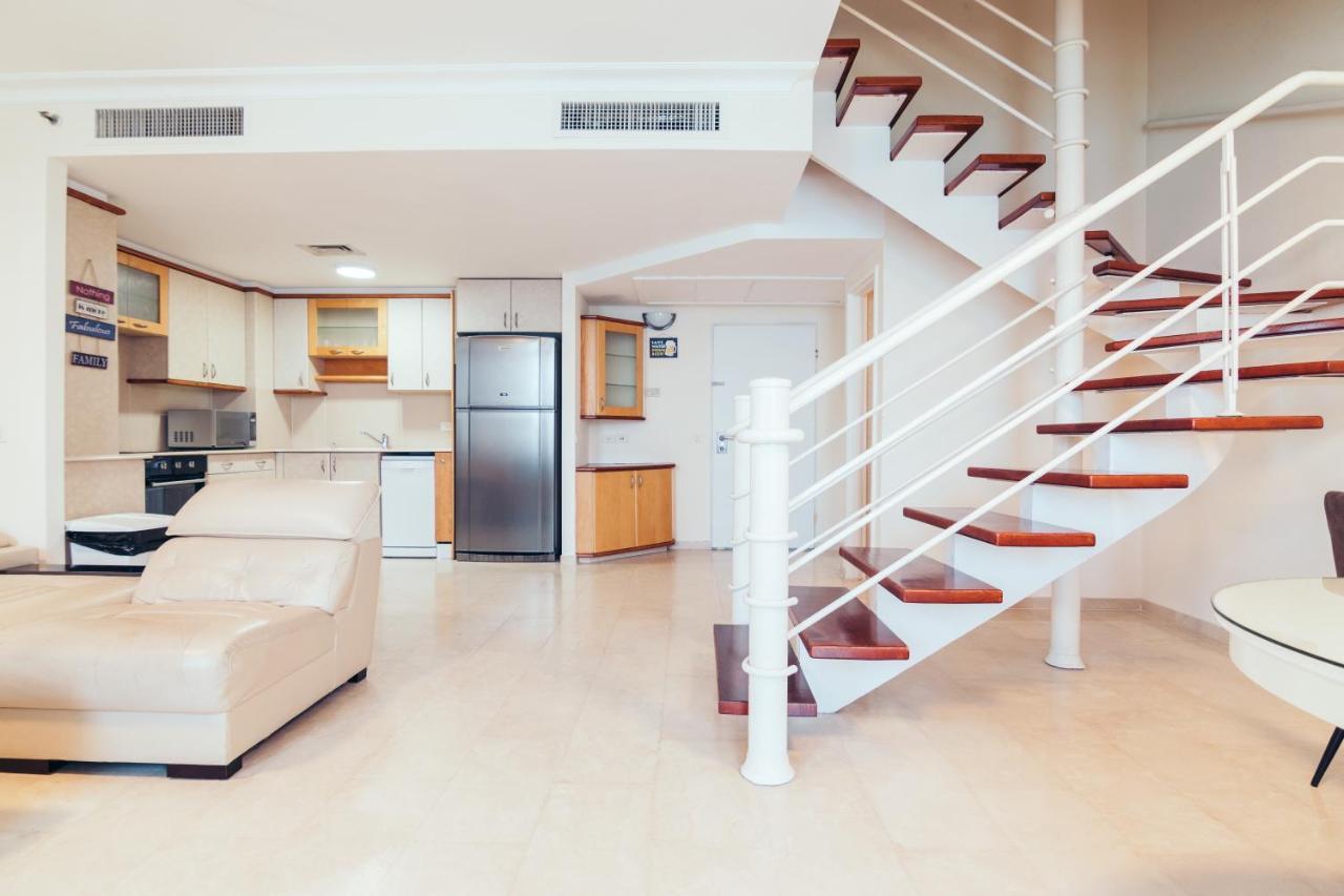 Almog Beach Apartments מגדלי חוף הכרמל חיפה المظهر الخارجي الصورة