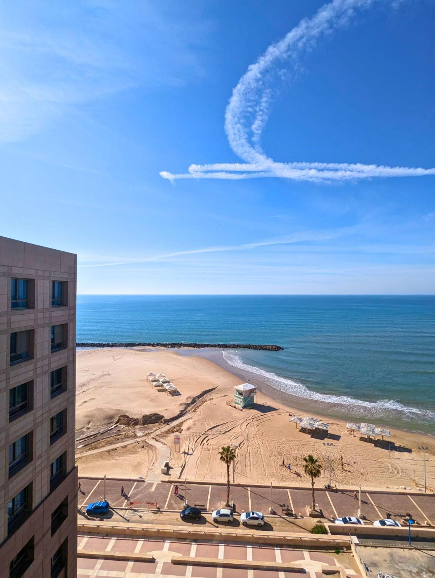 Almog Beach Apartments מגדלי חוף הכרמל חיפה المظهر الخارجي الصورة